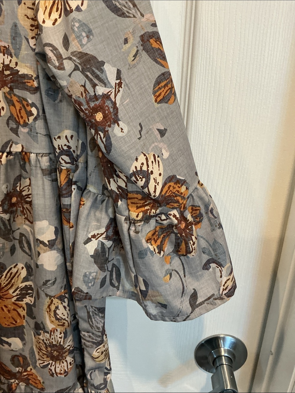 Emery Rose Women's Blue Floral Tiered Tunic Dress with Brown Accents - Picture 3 of 8